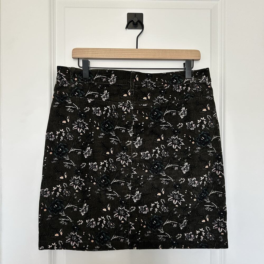 LOFT Floral Corduroy Button Front Mini Skirt Size 8 Olive - Picture 3 of 10